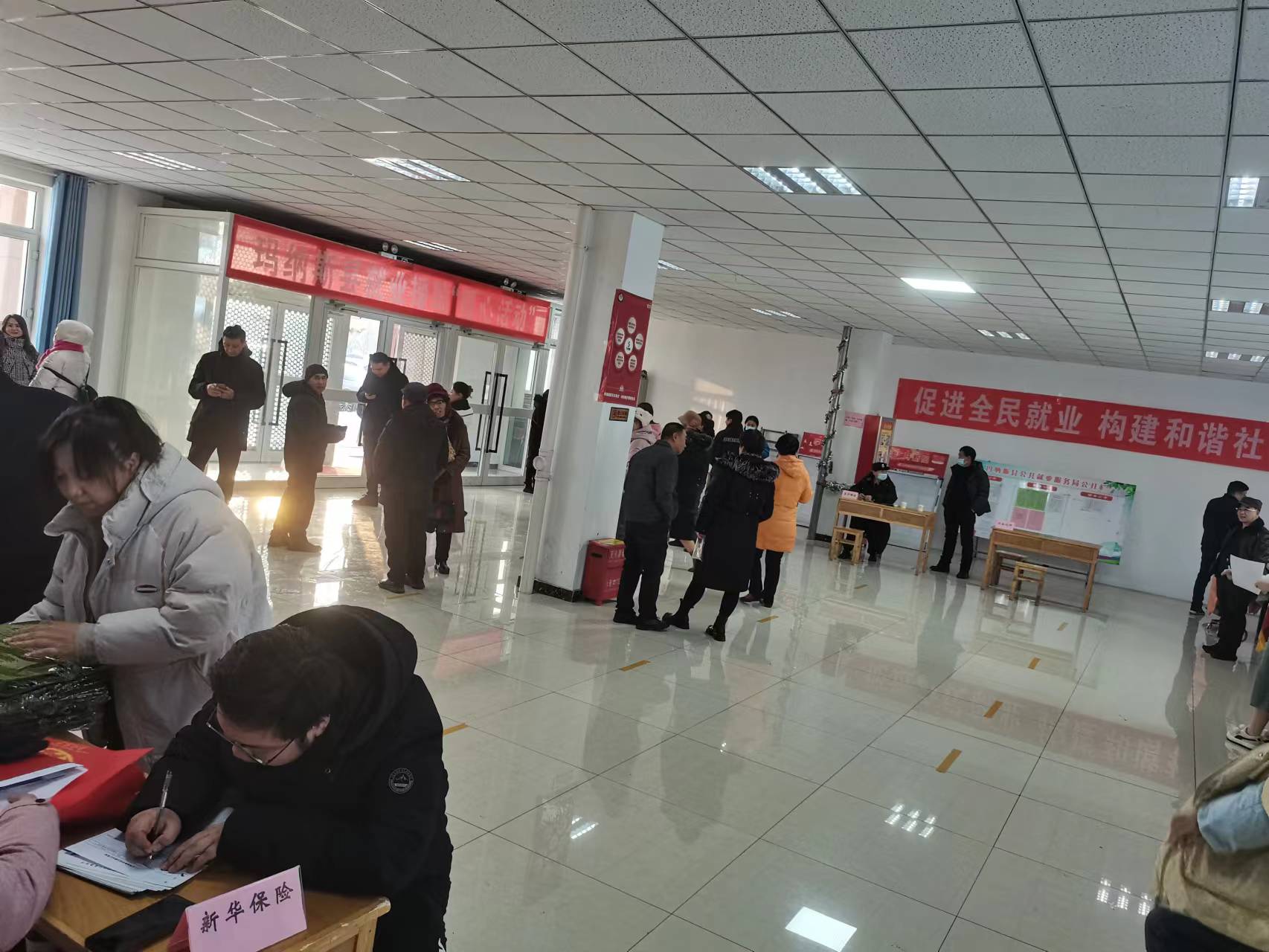 1702632936658671.jpg 招聘會4.jpg